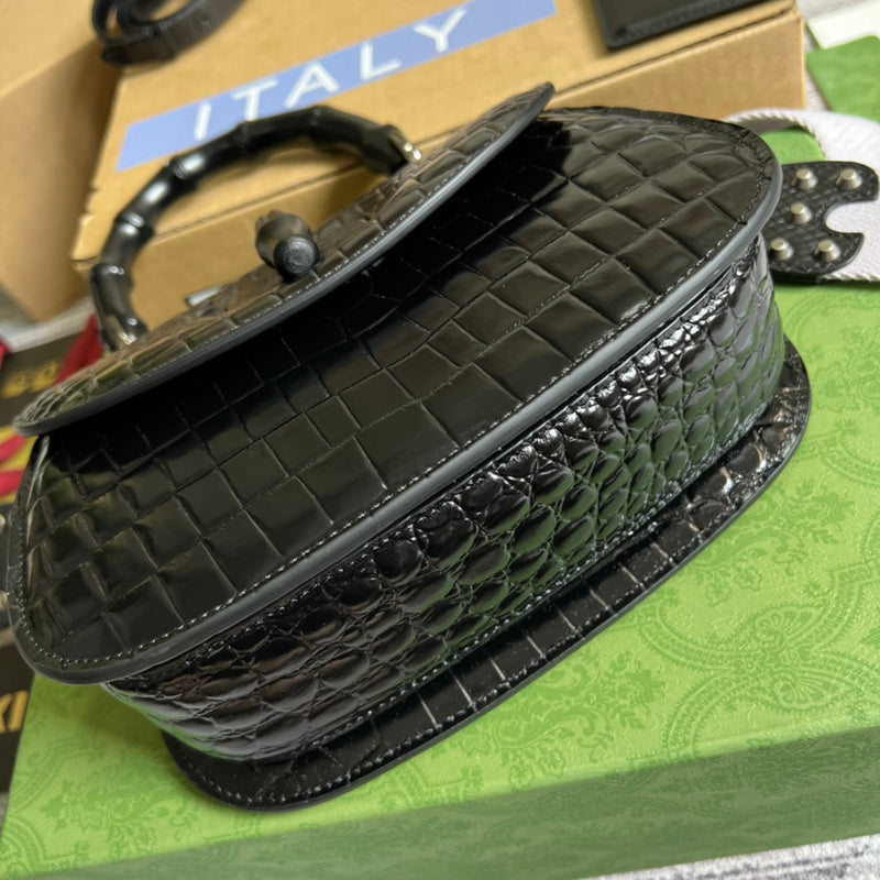 Side profile of chic modern women's handbag – women's luxury handbag