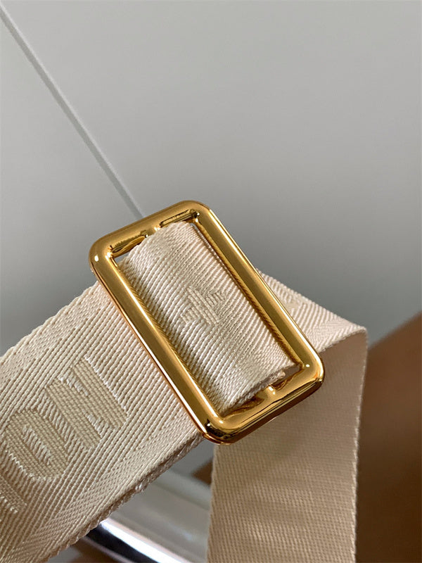  sophisticated carryall bag detail view showing craftsmanship 8