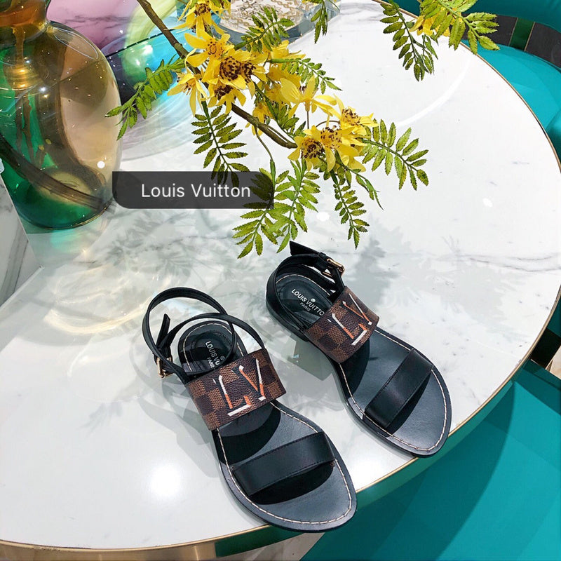 Side profile view of Louis Vuitton luxury piece style No.067
