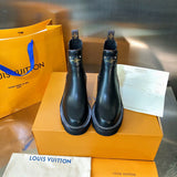 Back view of Louis Vuitton luxury piece style No.016