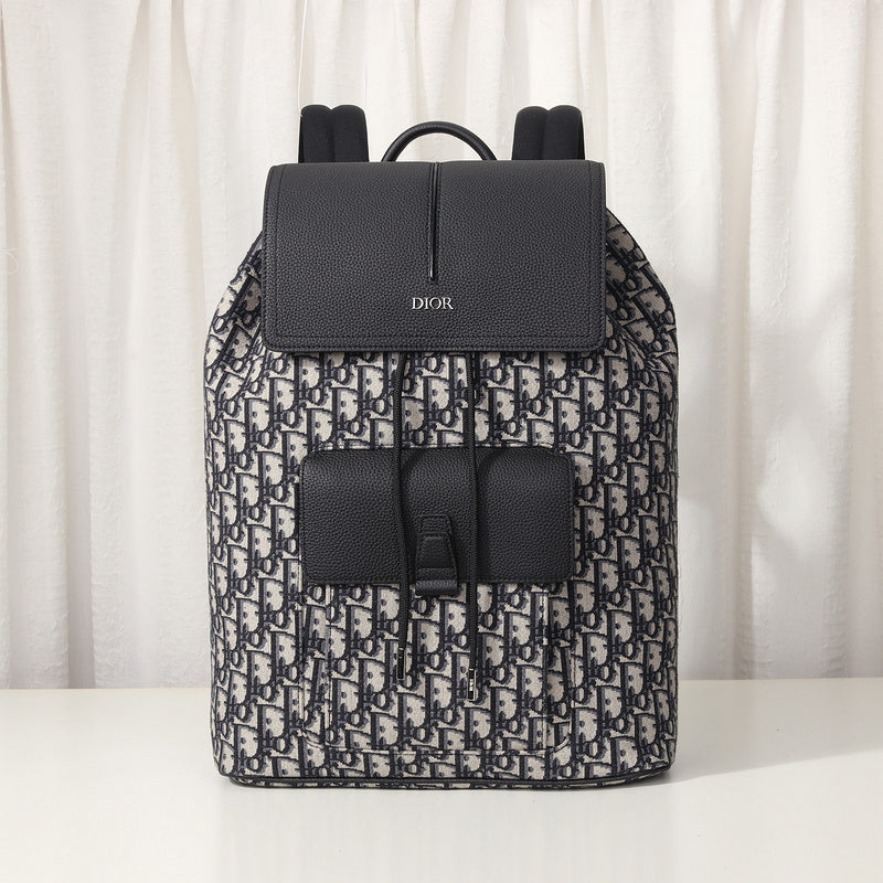 Front view of premium everyday-luxe women's handbag – women's luxury accessory
