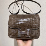  structured bag interior and compartment view