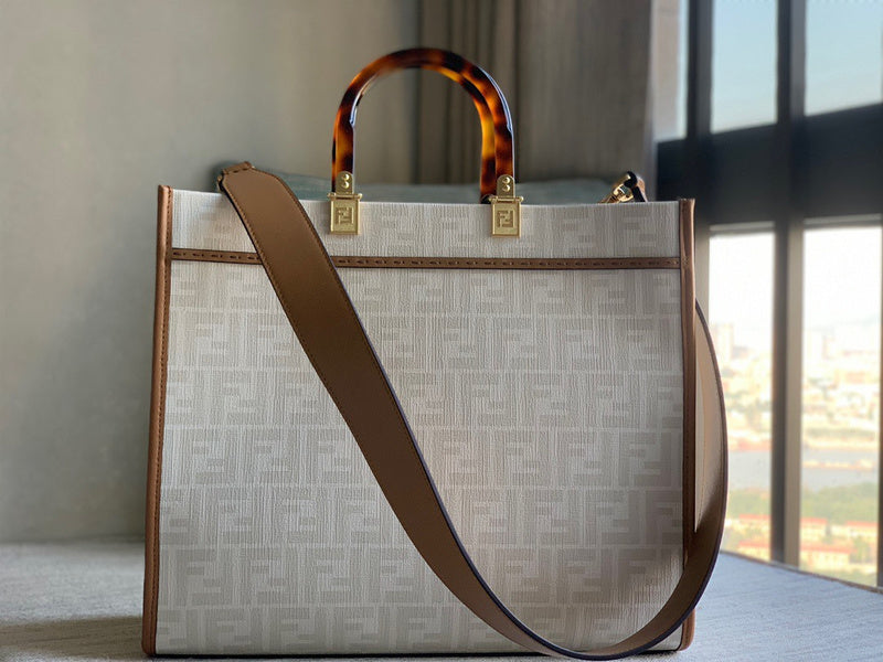 Ziva's Charm handbag – close-up view (35cm*17cm*31cm)