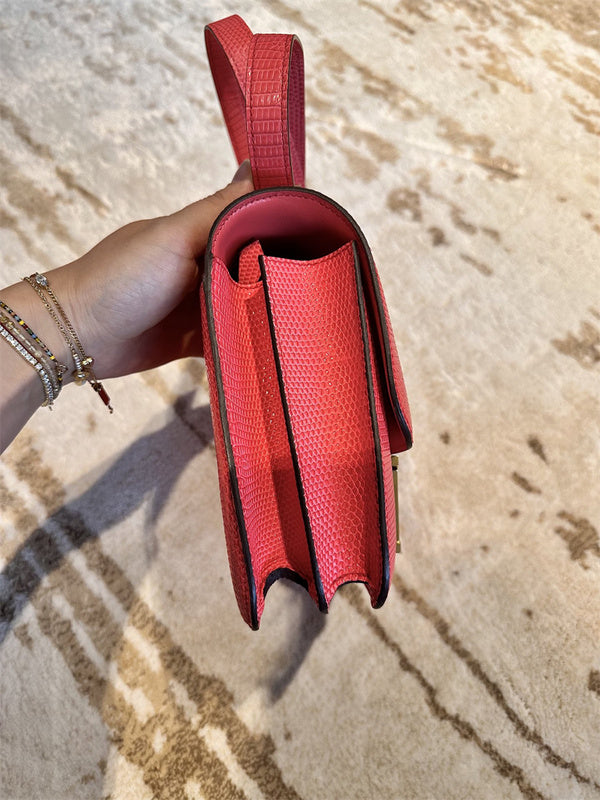  shoulder bag interior and compartment view 9