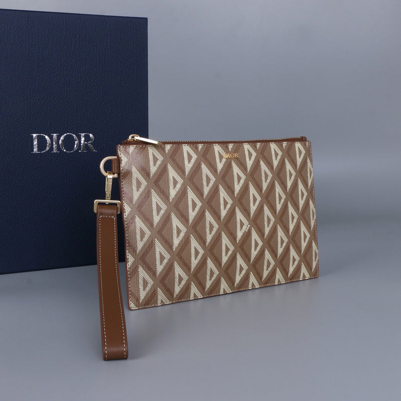 Front view of premium modern women's handbag – women's designer-style accessory