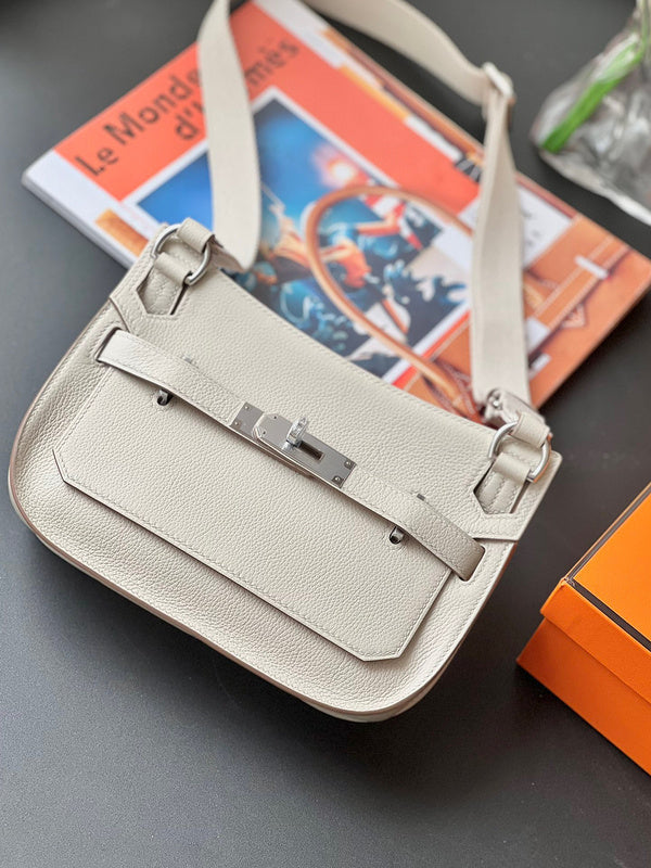  Essential carryall bag carried on shoulder