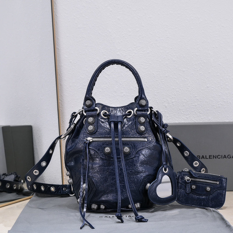 Zivas Charm Versatile Design Statement Handbag (Timeless Wardrobe Addition) – Side Profile 2