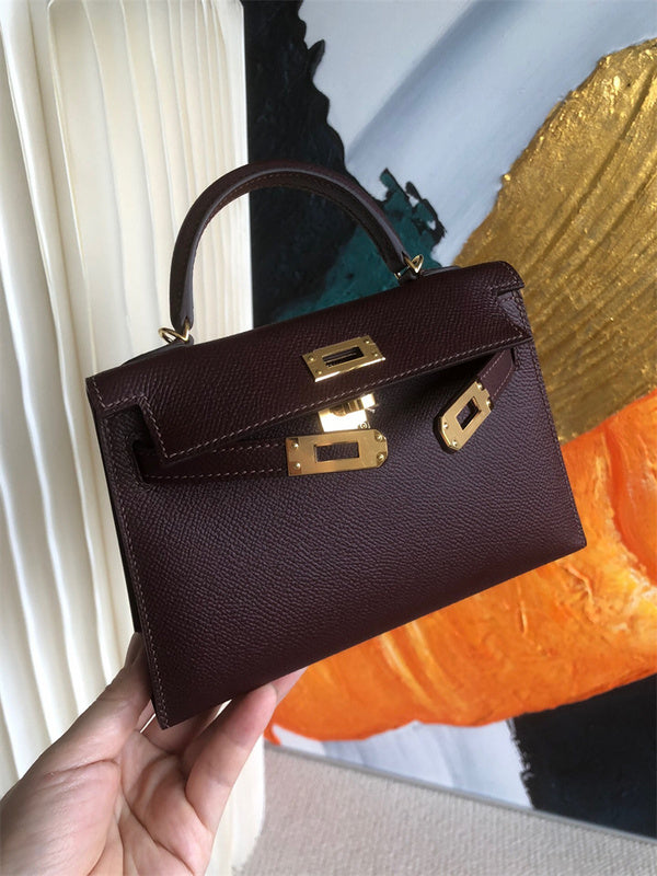  Sophisticated carryall bag front view 13