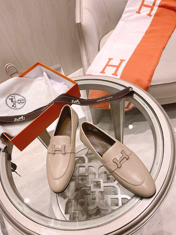 Hermes shoes Style 261 - back heel detail (alternate angle)