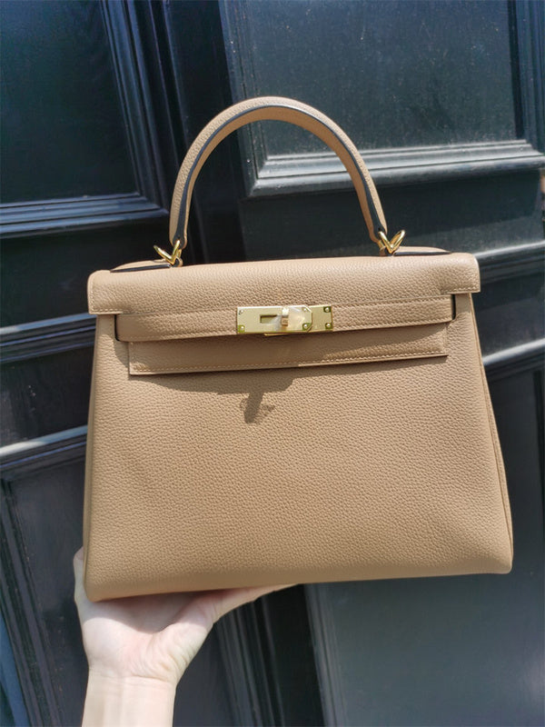 Streamlined structured bag front view 7