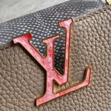  handbag interior and compartment view