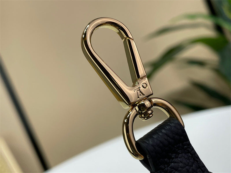  shoulder bag close-up of hardware and finish 11