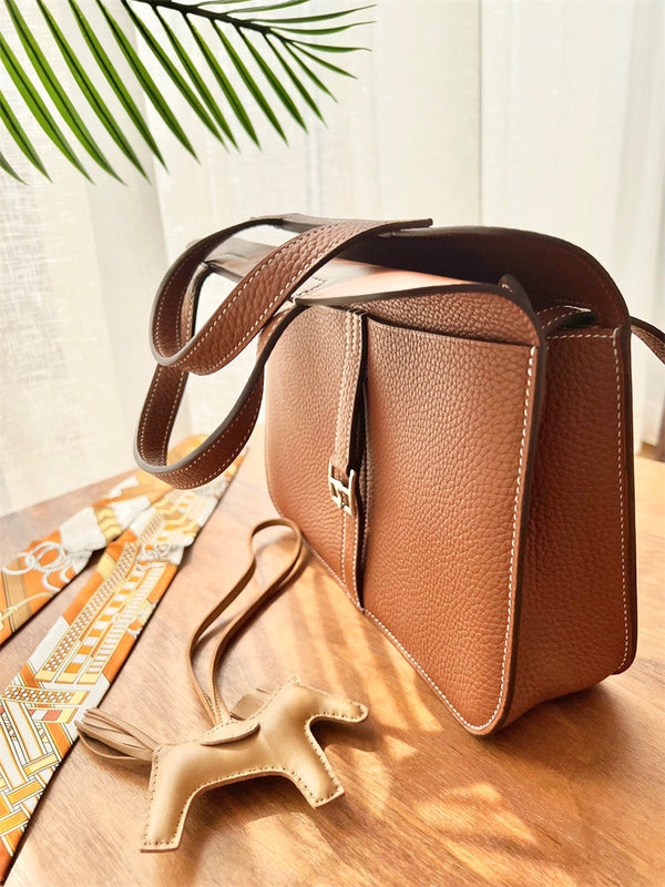  tailored shoulder bag detail view showing craftsmanship 14