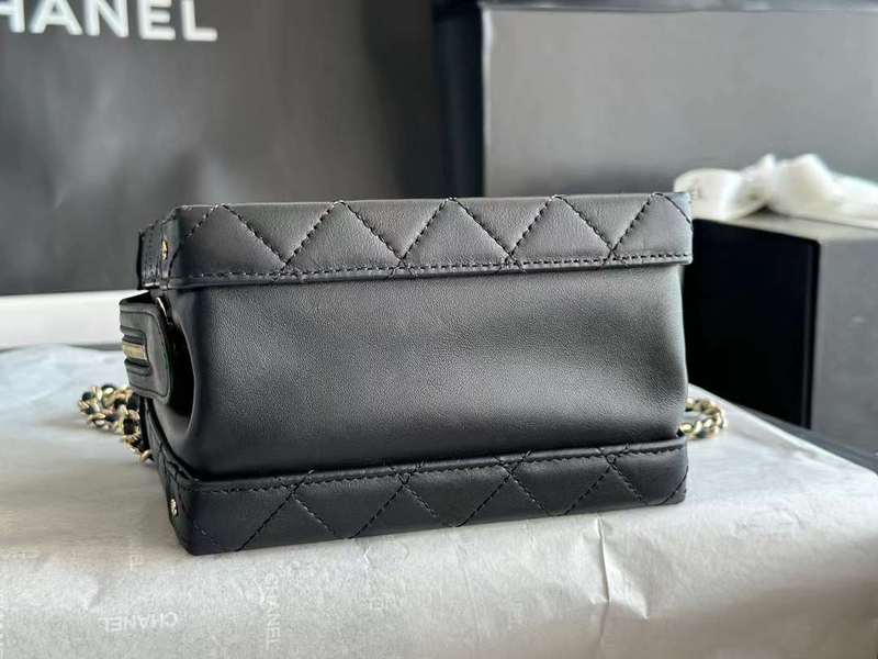 Zivas Charm Streamlined Design Everyday Handbag (Elevated Daily Companion) – Back View