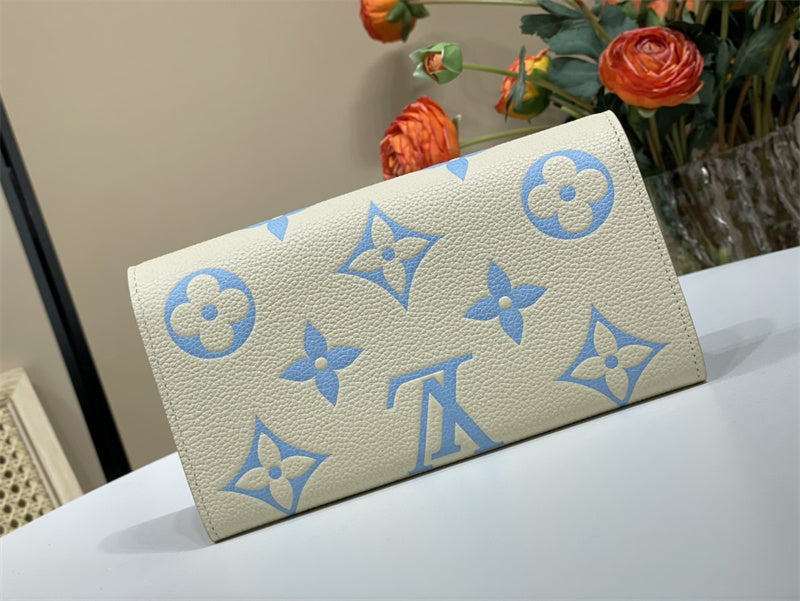  crossbody bag interior and compartment view