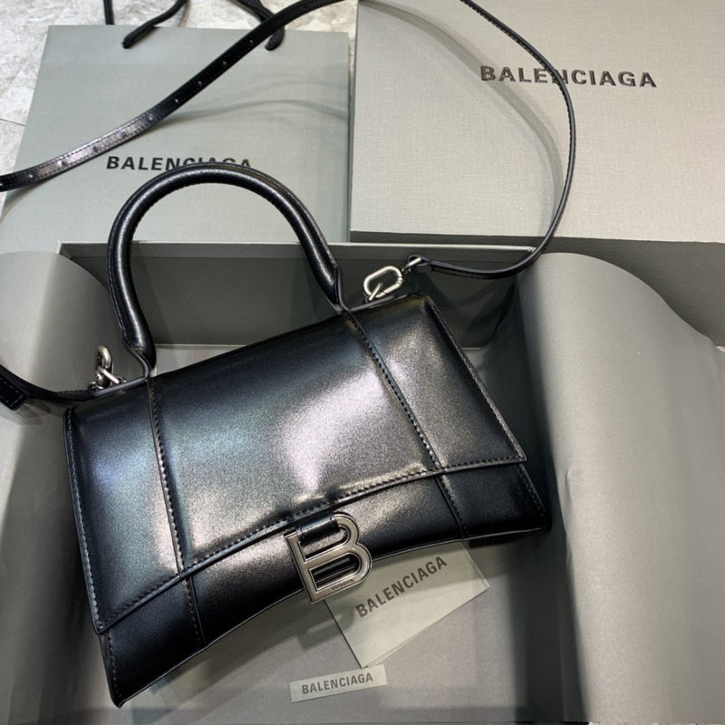 Zivas Charm Signature Style Premium Handbag (Premium Everyday Carry) – Lifestyle Shot