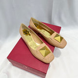 Texture and finish detail of Valentino Garavani luxury piece style No.221