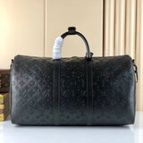Styled lifestyle shot of statement everyday-luxe women's handbag – women's designer-style accessory