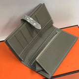 Effortless handbag styled for everyday wear