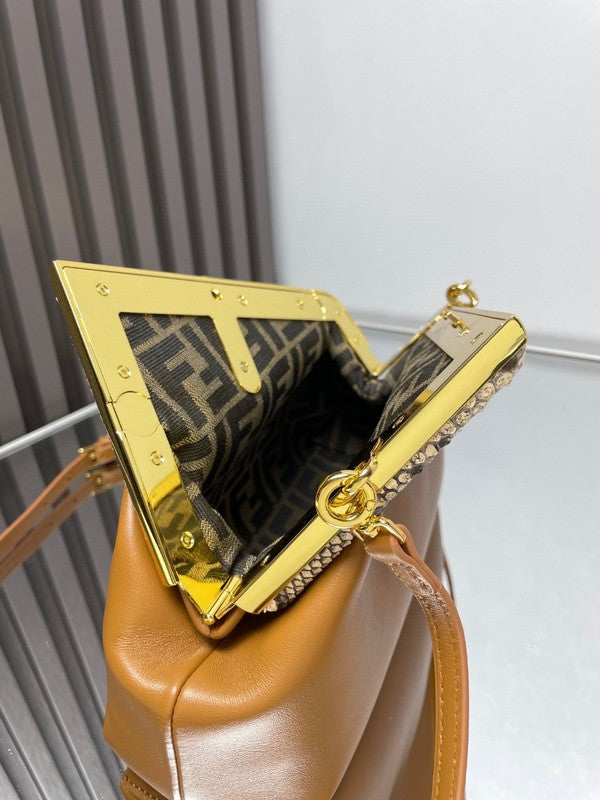 Ziva's Charm handbag – close-up view (26cm*9.5cm*18cm)