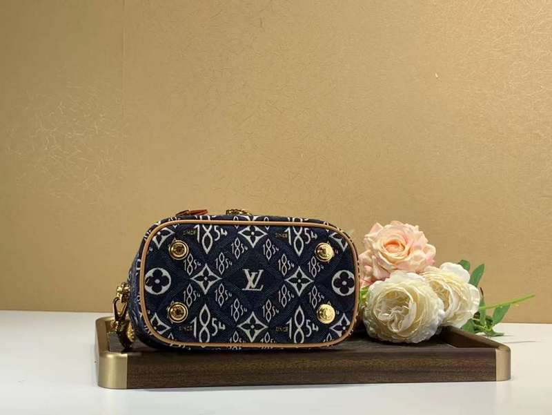 Styled lifestyle shot of sleek statement women's handbag – women's statement bag