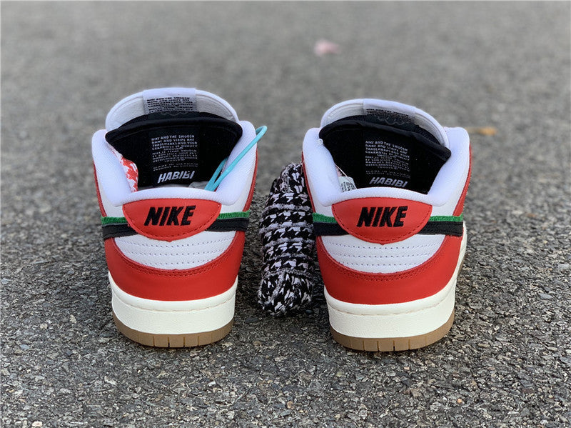 Nike Men's & Women's Designer Low-Top Shoes — Style 185 interior view