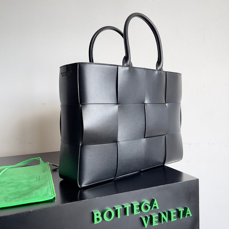 Chic Vegan Leather Handbag - Polished Finish | Women's Everyday Carry Handbag #1580 - product detail shot (image 10) of designer-inspired handbag