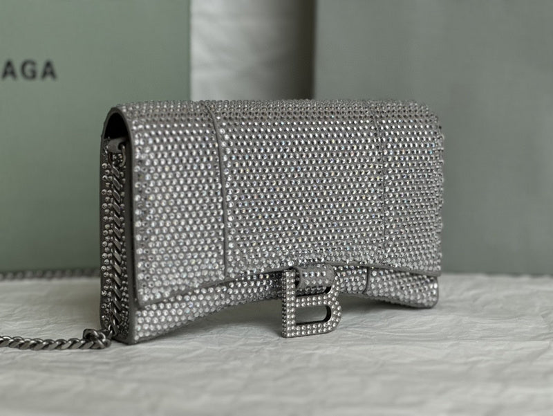 Zivas Charm Effortless Sophistication Statement Handbag (Effortless Style Upgrade) – Close-Up Detail