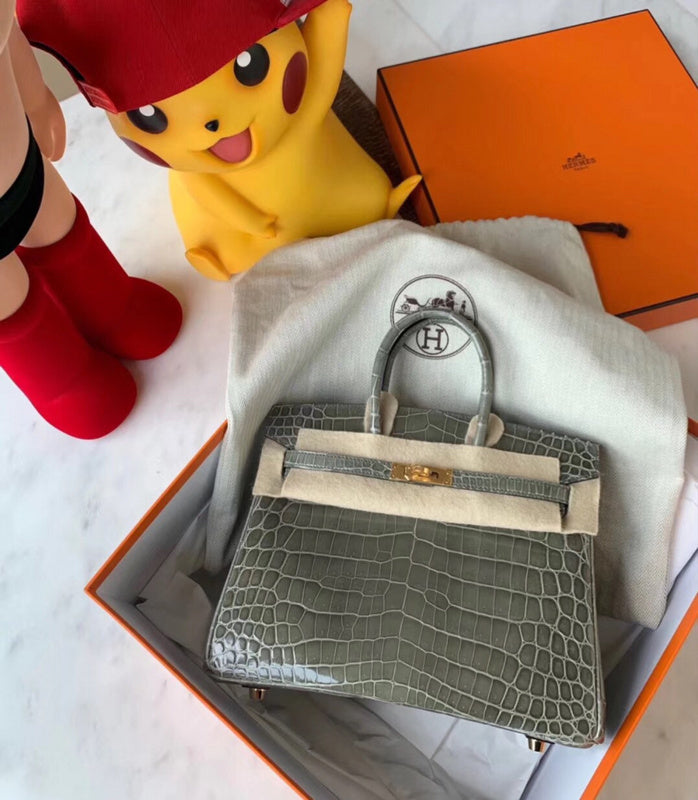 Streamlined bag women's premium everyday handbag