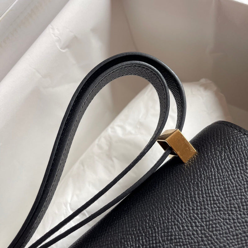 Fluid handbag styled for everyday wear