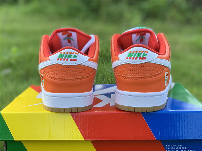 Nike Men's & Women's Premium Low-Top Trainers — Style 109 interior view