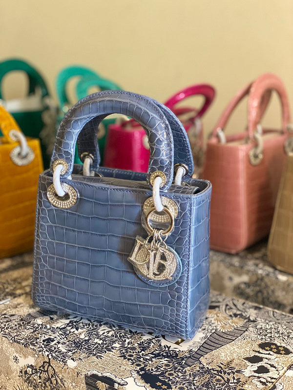 Handle and strap detail of everyday-luxe structured women's handbag – women's everyday handbag