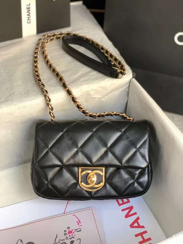 Zivas Charm Modern Edge Everyday Handbag (Effortless Style Upgrade) – Lifestyle Shot