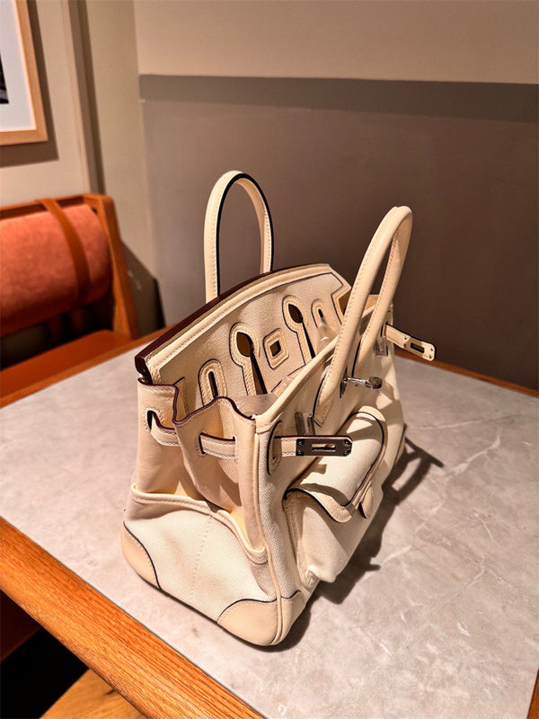 Effortless handbag styled for everyday wear