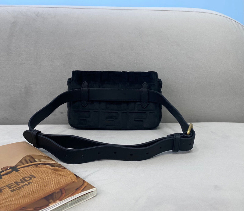 Ziva's Charm handbag – full view (19cm*5cm*10cm)
