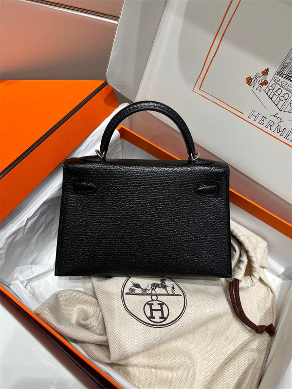  structured bag interior and compartment view 9
