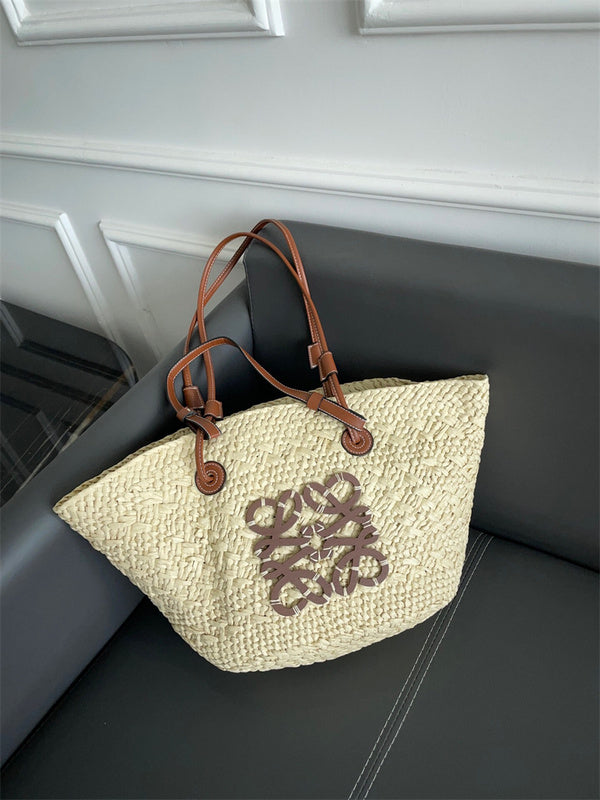 Ziva's Charm handbag – front view (40cm*25cm*13cm)