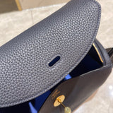 Effortless handbag styled for everyday wear