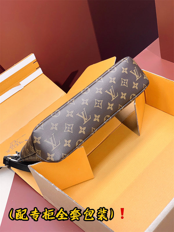  signature handbag detail view showing craftsmanship 14