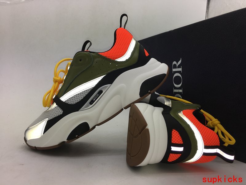 Dior shoes Style 054 - packaging and accessories (alternate angle)