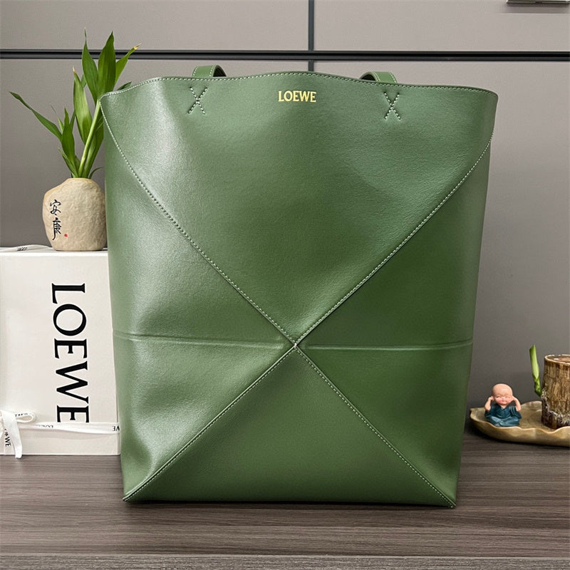 Ziva's Charm handbag – interior view (42cm*18cm*41cm)