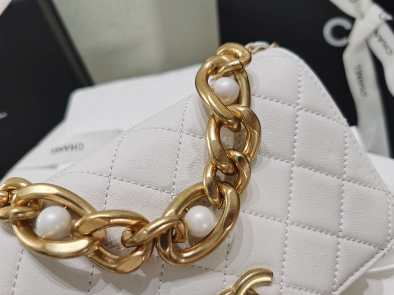  handbag, compact everyday style, image 4