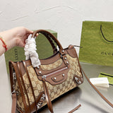 Ziva's Charm handbag – detail view (one versatile size)