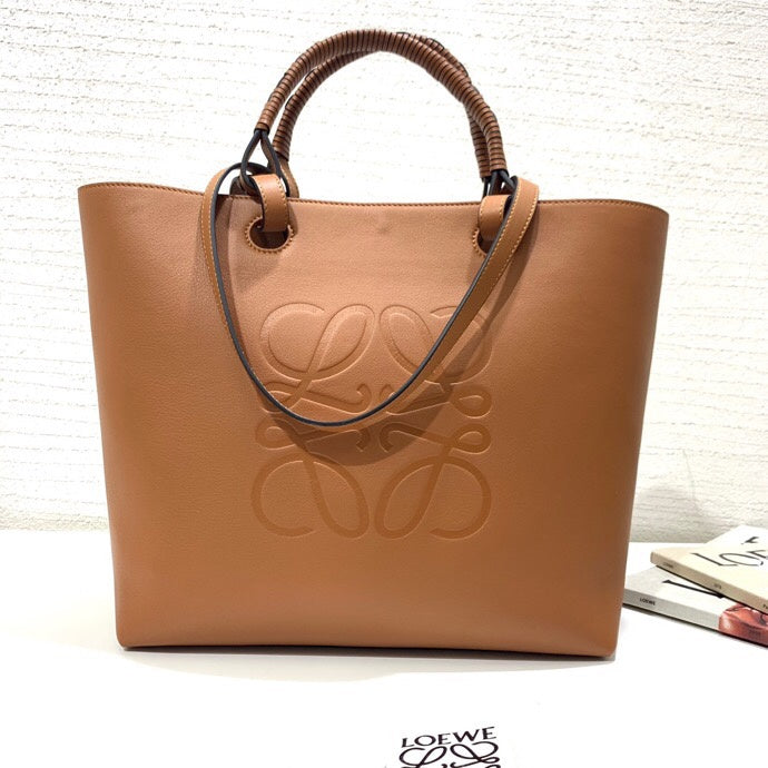 Ziva's Charm handbag – back view (29cm*25cm*14cm)