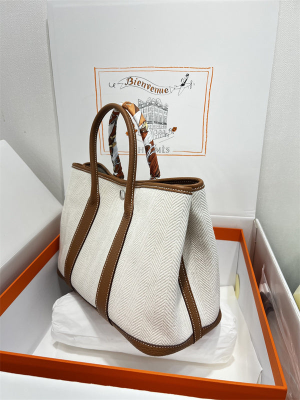  structured tote bag detail view showing craftsmanship 8