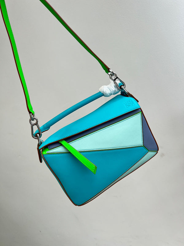 Ziva's Charm handbag – interior view (24cm*16.5cm*10.5cm)