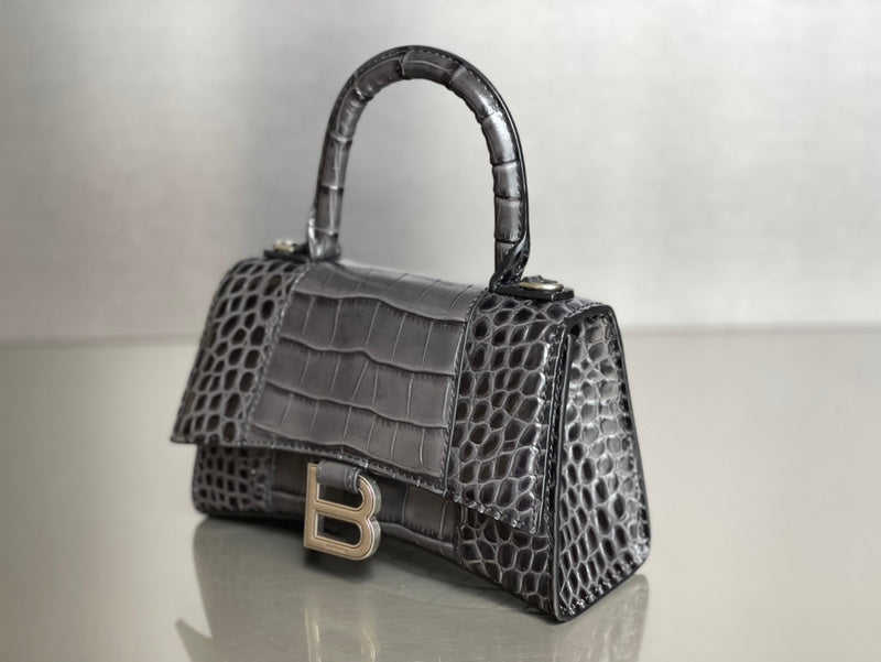 Zivas Charm Polished Finish Statement Handbag (Everyday Luxury Essential) – Full Silhouette