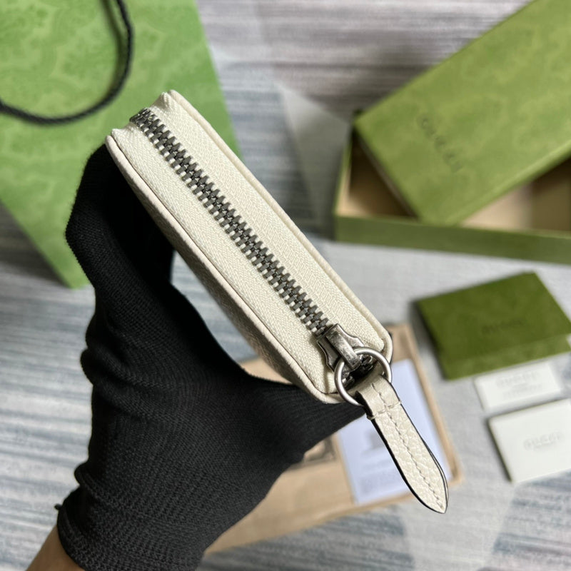 Front view of everyday-luxe elevated women's handbag – women's designer-style accessory