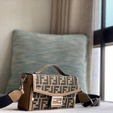 Ziva's Charm handbag – detail view (13cm*10cm*6.5cm)