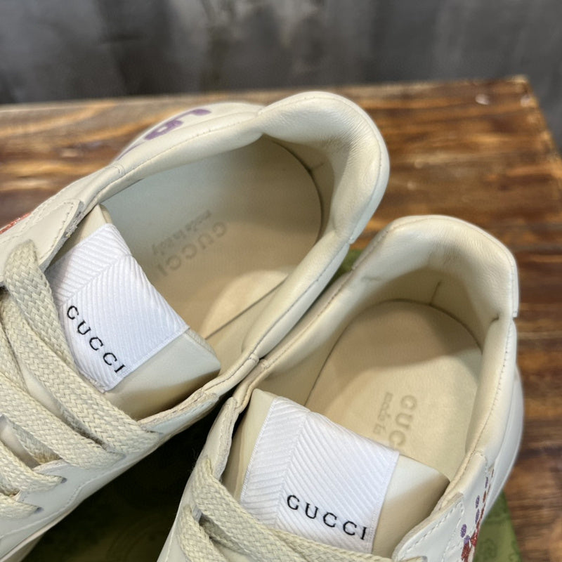 Gucci classic monochrome luxury sneakers view 4 everyday casual design